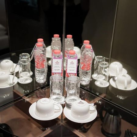 Crown Victoria Hotel Tulungagung Kültér fotó