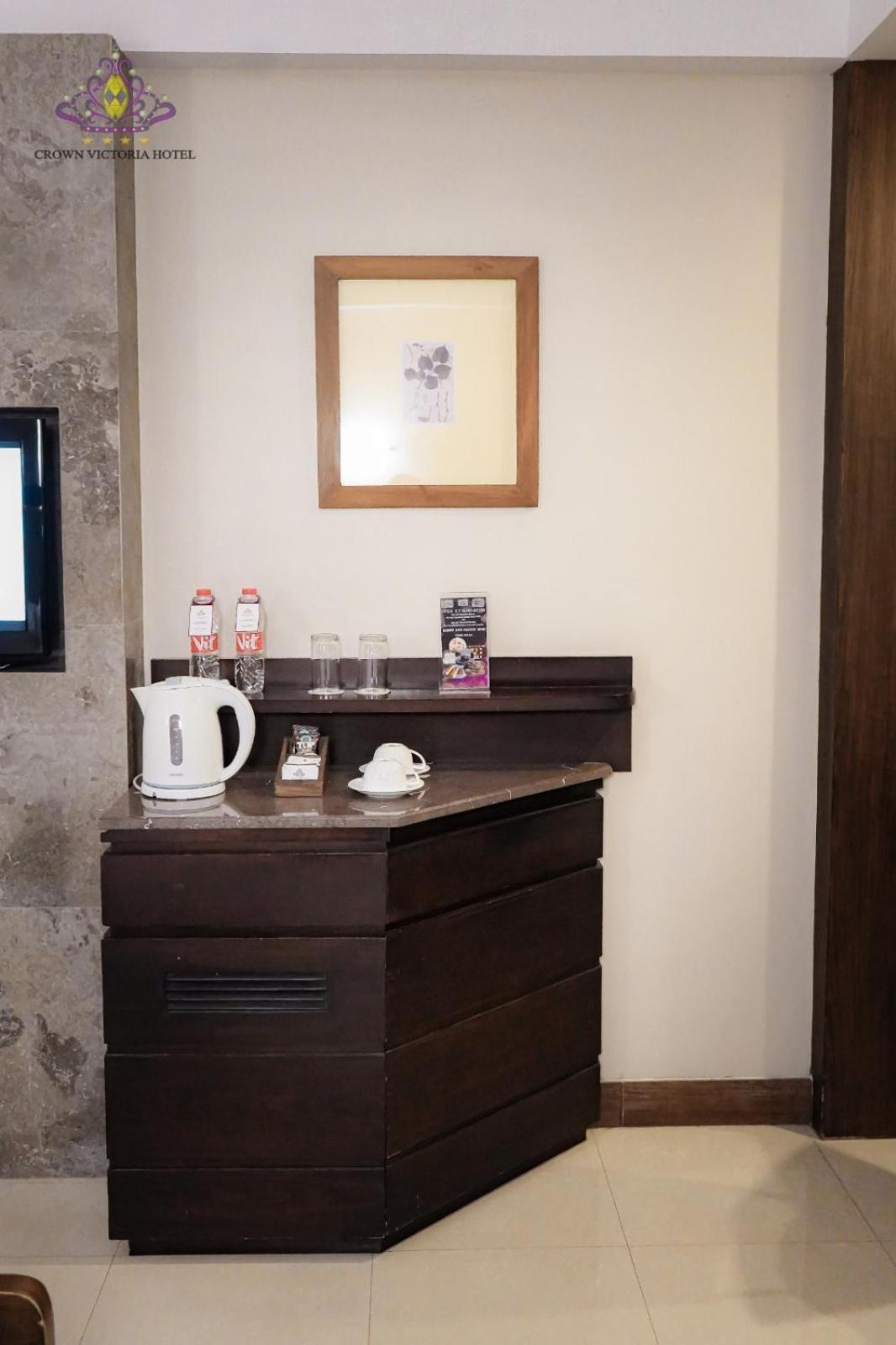 Crown Victoria Hotel Tulungagung Kültér fotó