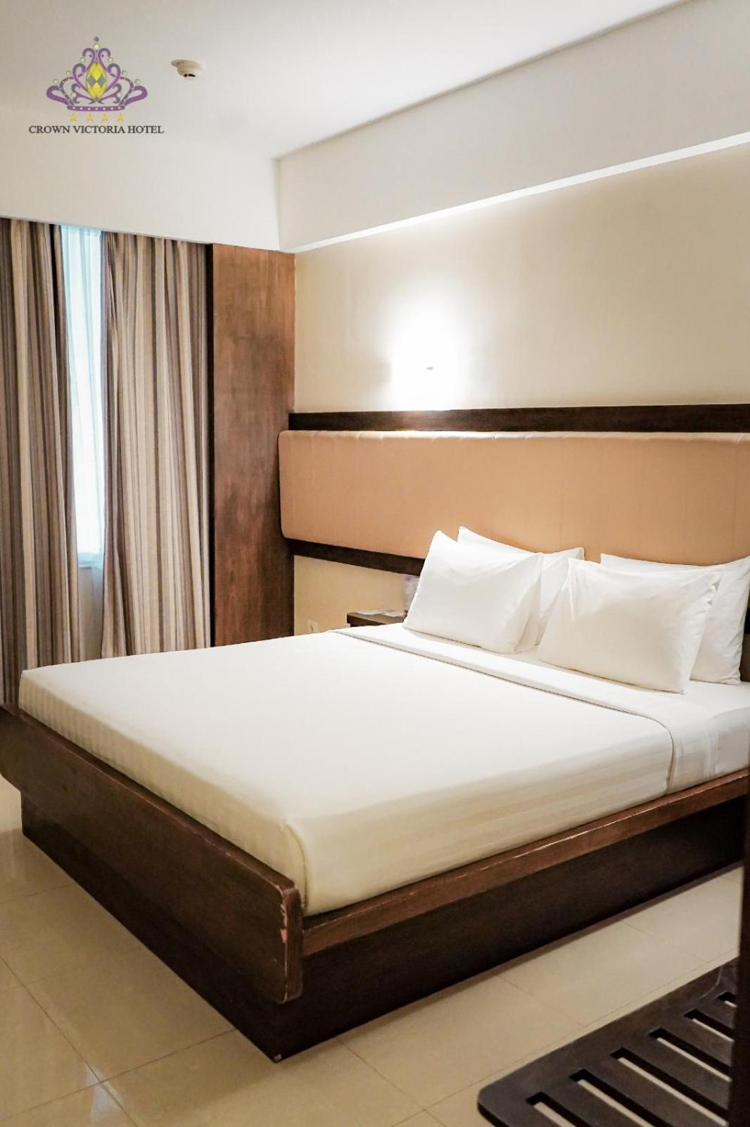 Crown Victoria Hotel Tulungagung Kültér fotó