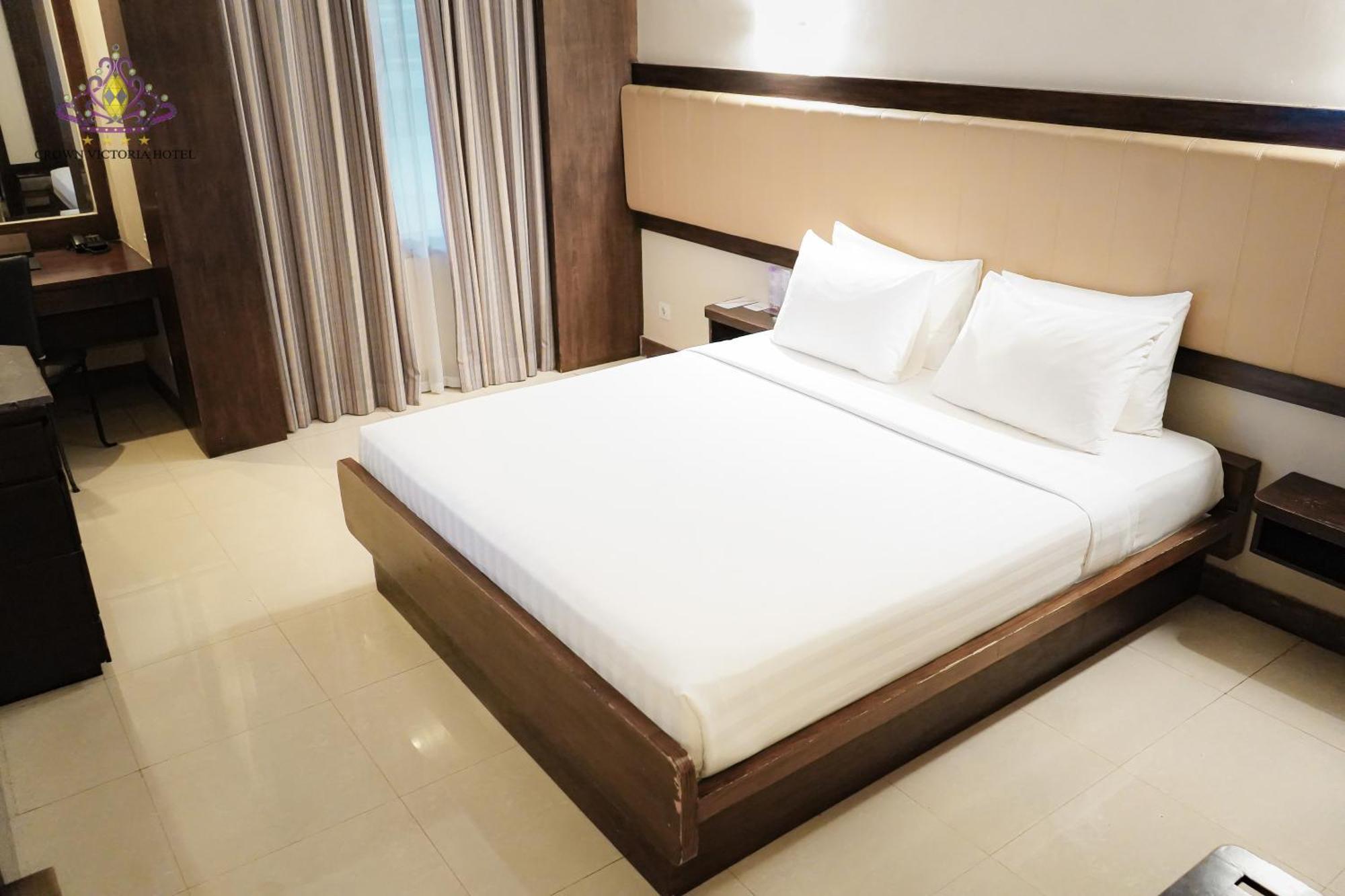 Crown Victoria Hotel Tulungagung Kültér fotó