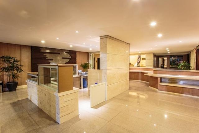 Crown Victoria Hotel Tulungagung Kültér fotó