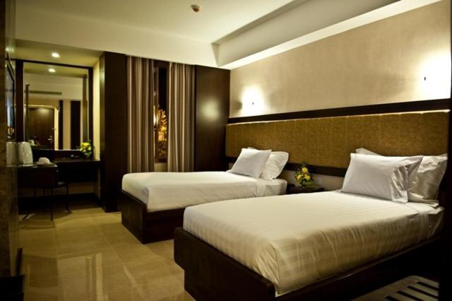 Crown Victoria Hotel Tulungagung Szoba fotó