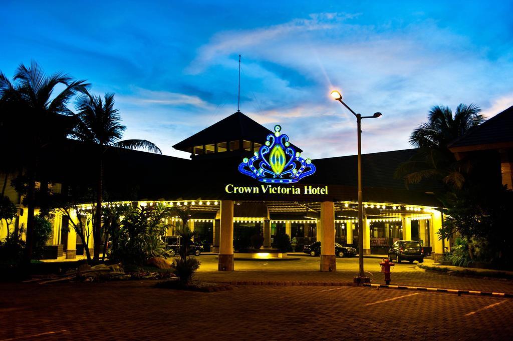Crown Victoria Hotel Tulungagung Kültér fotó