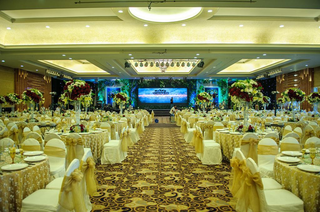 Crown Victoria Hotel Tulungagung Kültér fotó