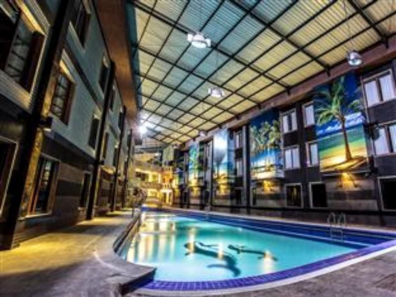 Crown Victoria Hotel Tulungagung Kültér fotó