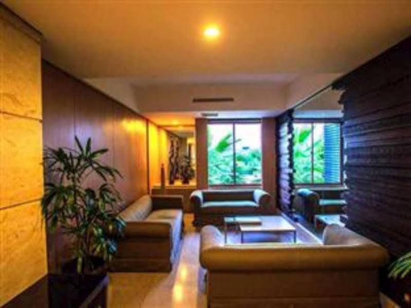 Crown Victoria Hotel Tulungagung Kültér fotó